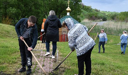 Экоактивисты в Белгородской области не ограничиваются уборкой берегов, а красят и беседки